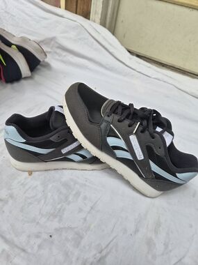 Reebok Women Sneaker Low-Top in Black and Light Blue